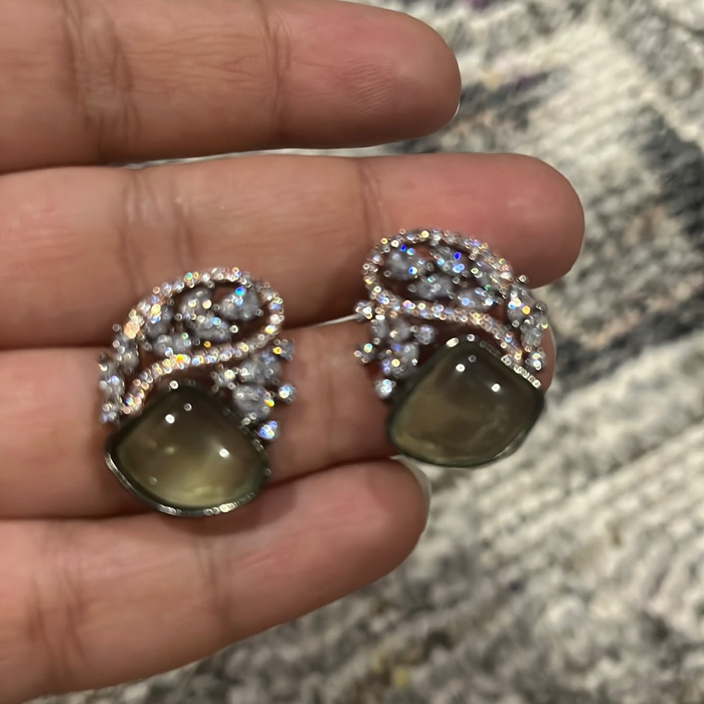 Stunning earrings light green